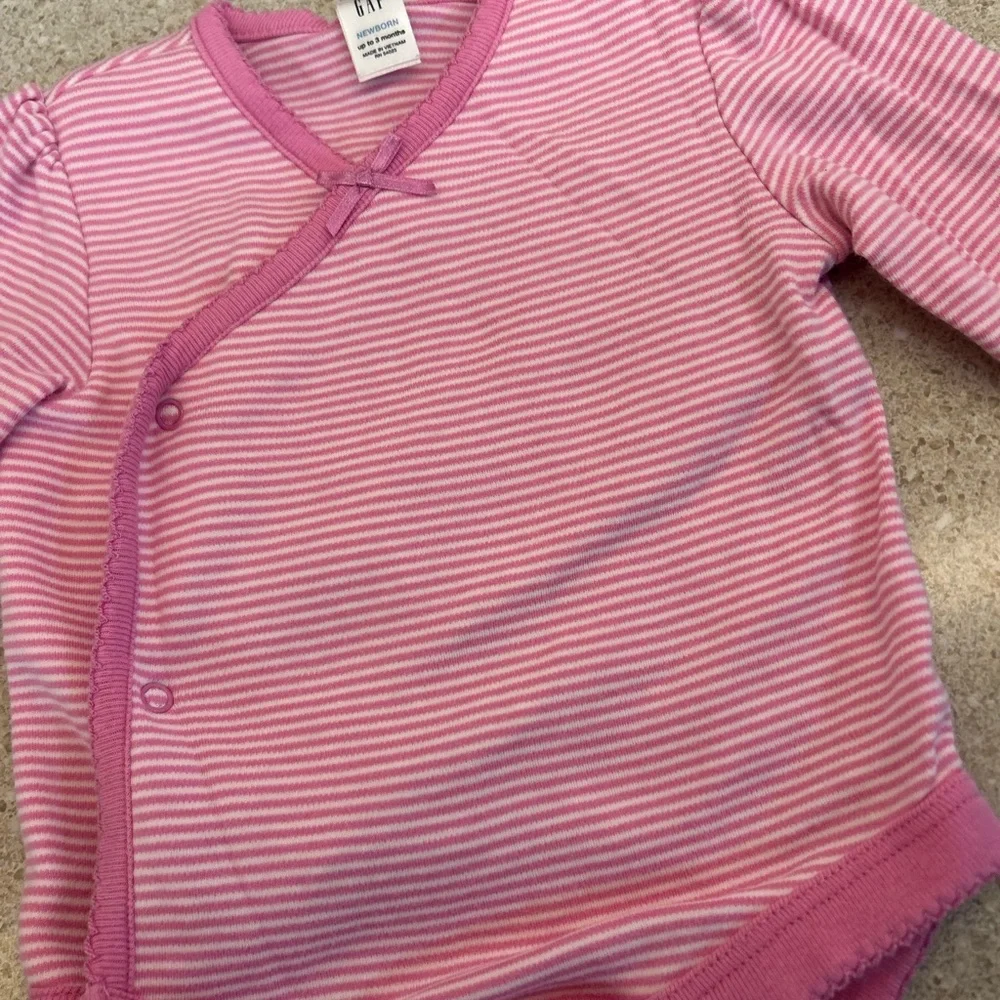 Vintage Y2K 2006 Baby‎ Gap Pink Striped Button Long Sleeve Onesie
